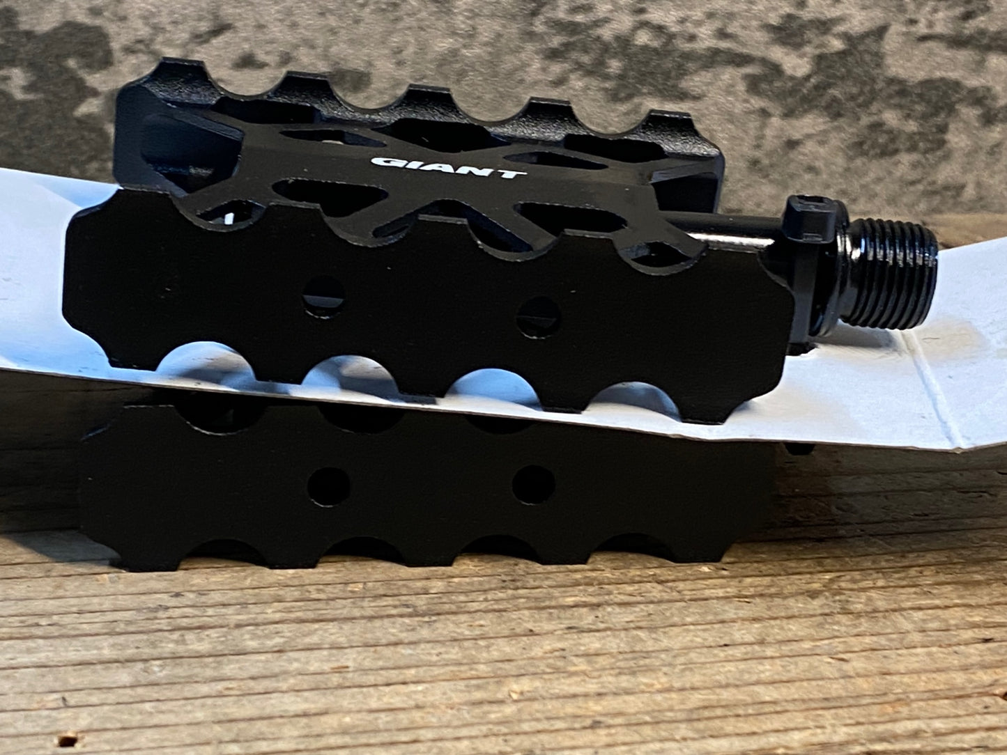 IV842 ジャイアント GIANT ULTRA LIGHT PEDAL フラットペダル 黒