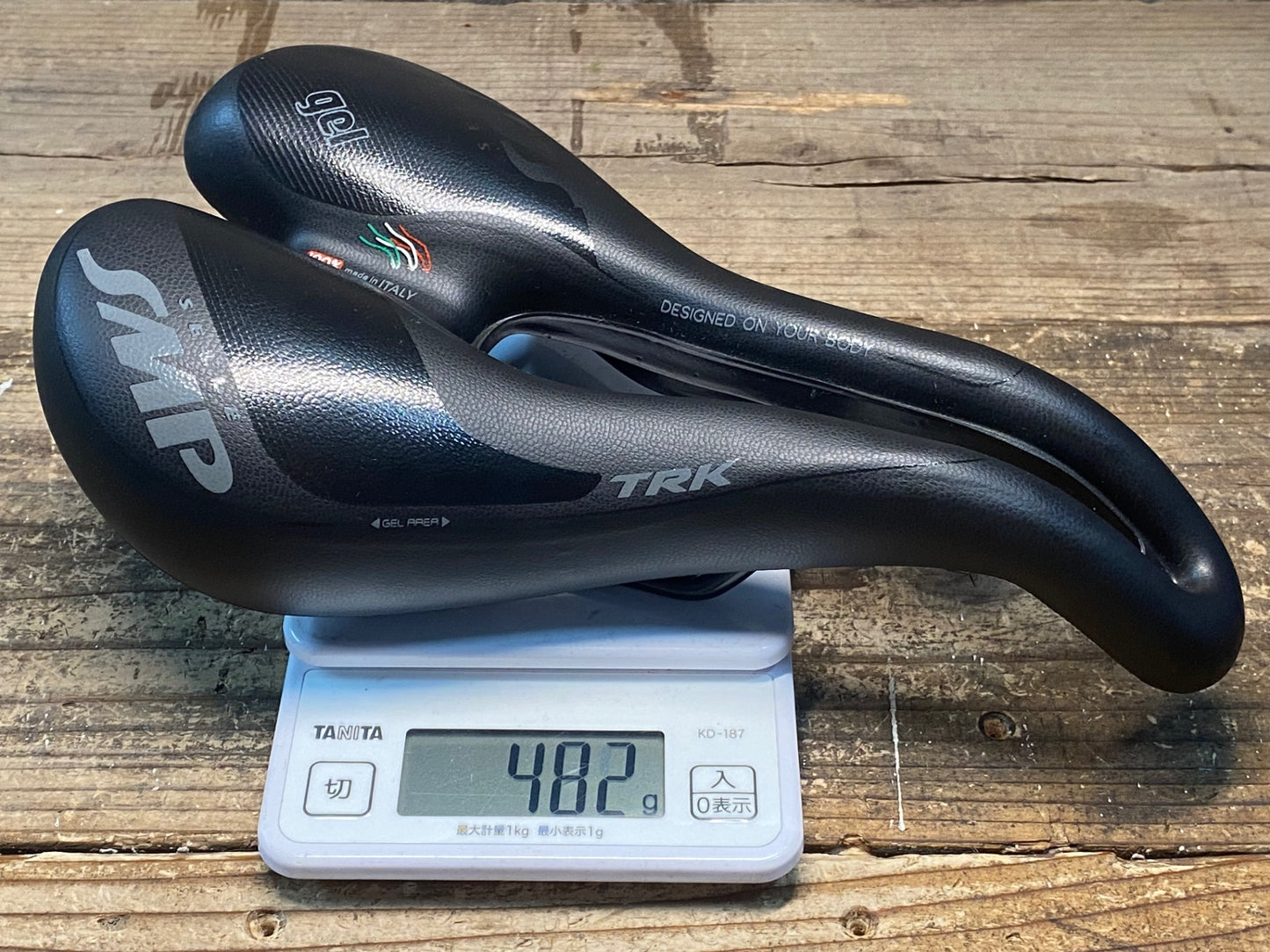 IW321 SMP TRK サドル 黒