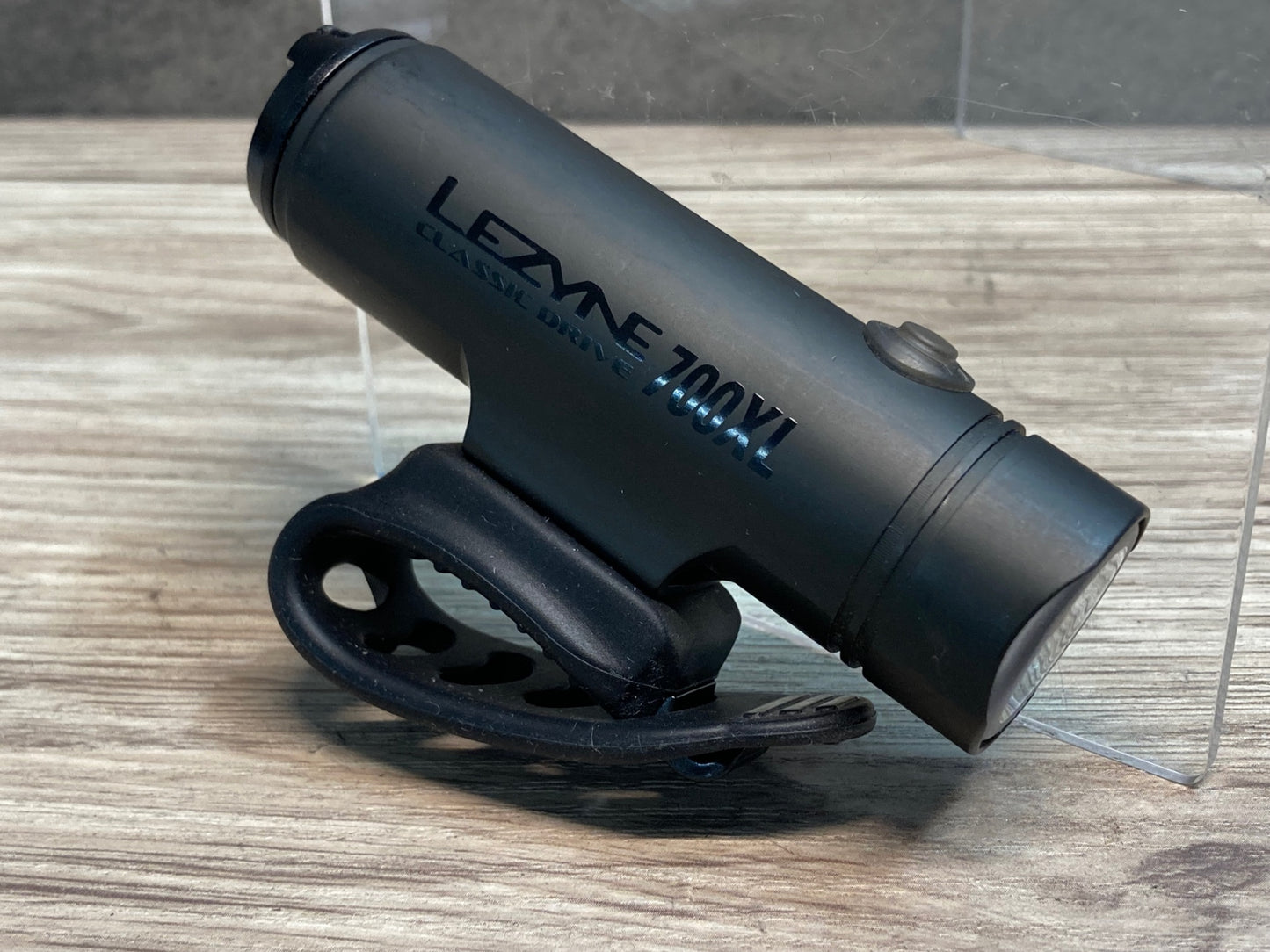 IX292 レザイン LEZYNE CLASSIC DRIVE 700 XL フロントライト 黒 点灯確認済み