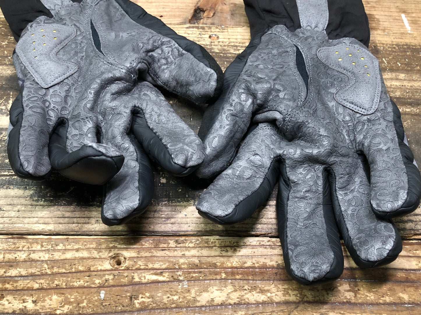 IY997 パールイズミ PEARL iZUMi 長指グローブ 裏起毛 WIND BREAK TITANIUM 黒 XL