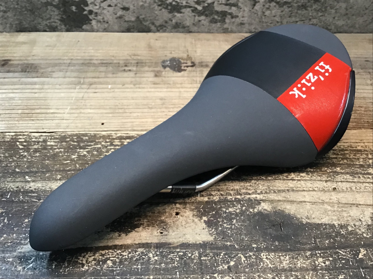 IU630 フィジーク fizik アリアンテ ALIANTE R3 サドル kiumレール