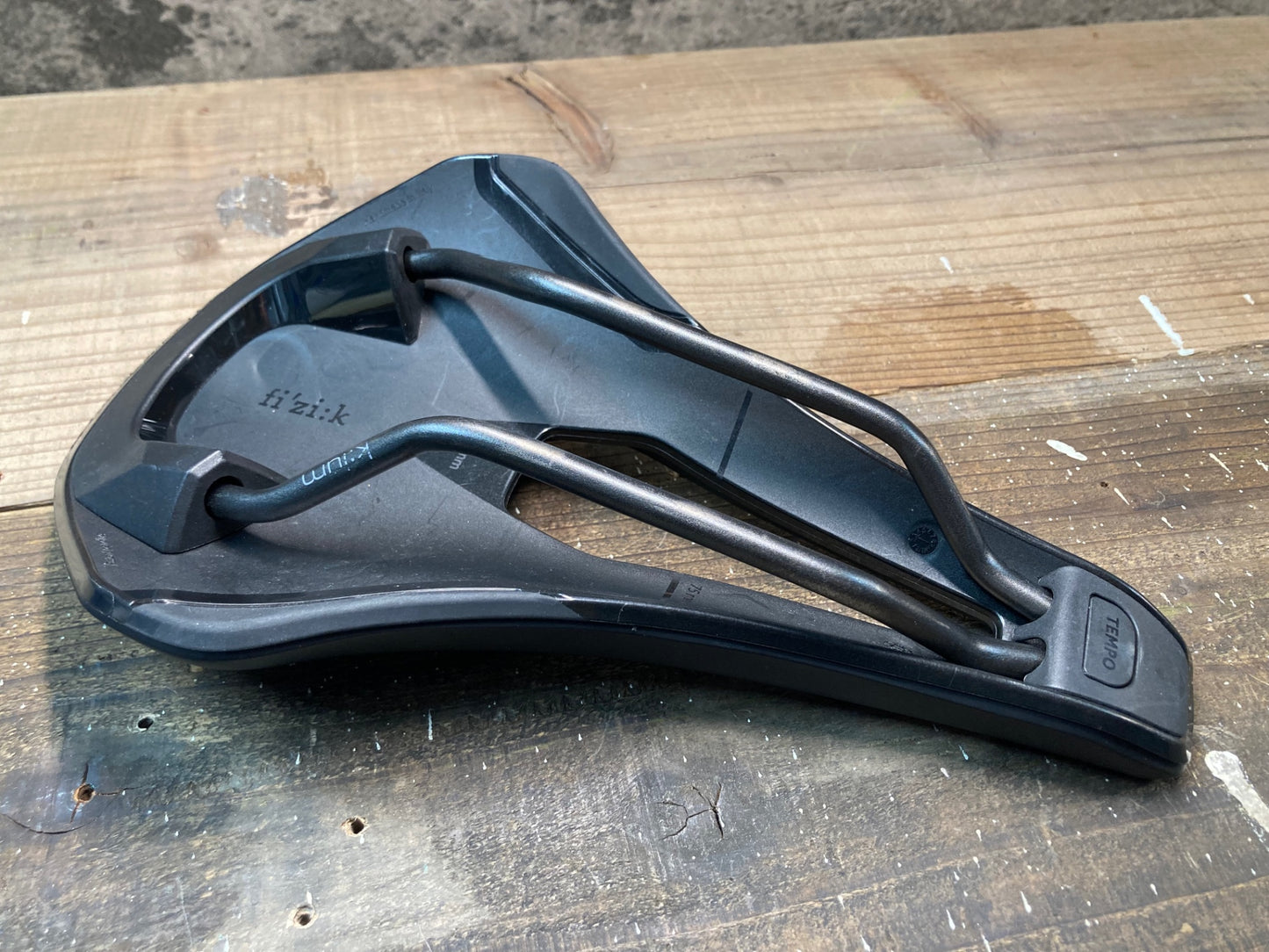 IN892 フィジーク fizik TEMPO ARGO R3 サドル 黒 150mm kiumレール