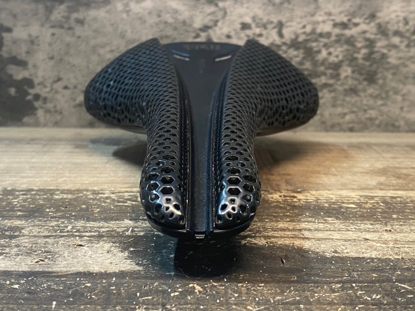 IW562 フィジーク fizik アンタレス ANTARES VERSUS EVO R3 ADAPTIVE サドル 139mm kiumレール