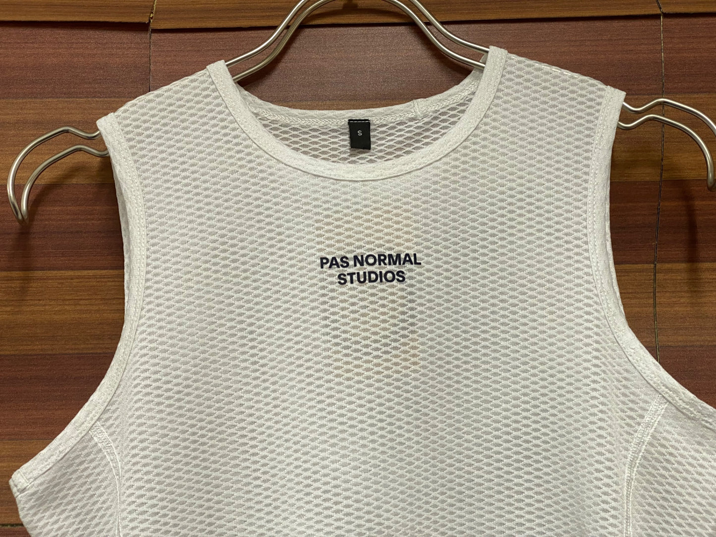 IU946 パスノーマルスタジオ PAS NORMAL STUDIOS ノースリーブ べースレイヤー 白 S