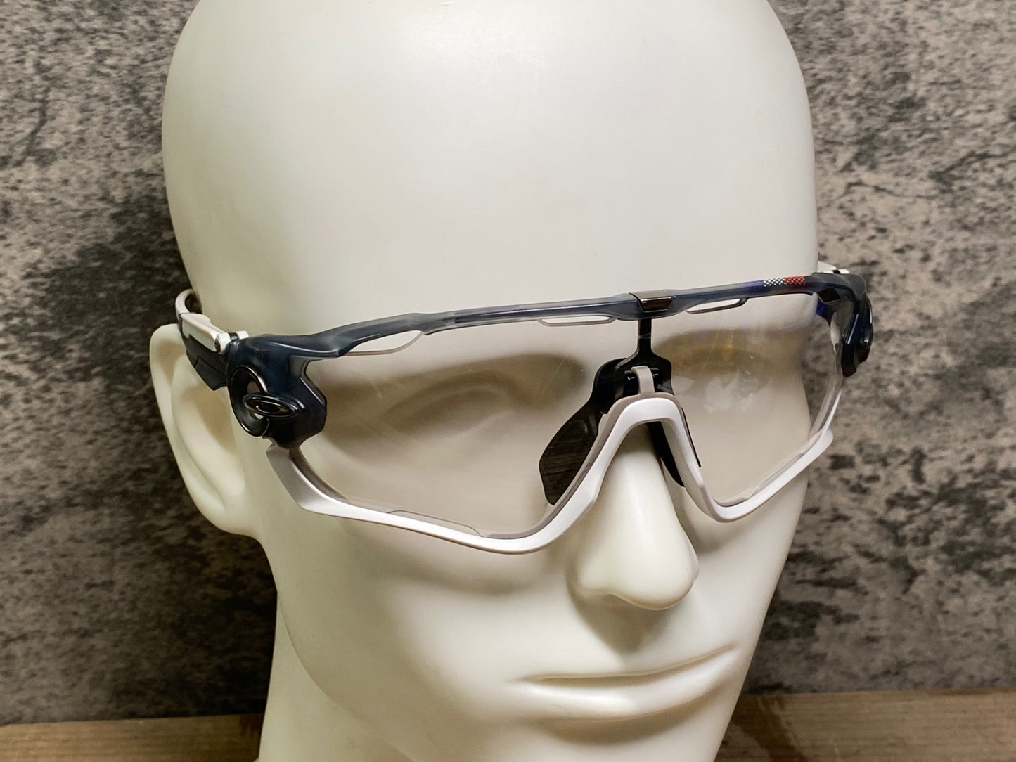 IX172 オークリー OAKLEY JAWBREAKER サングラス アイウェア グレー 白 PHOTOCHROMICレンズ Tour de France