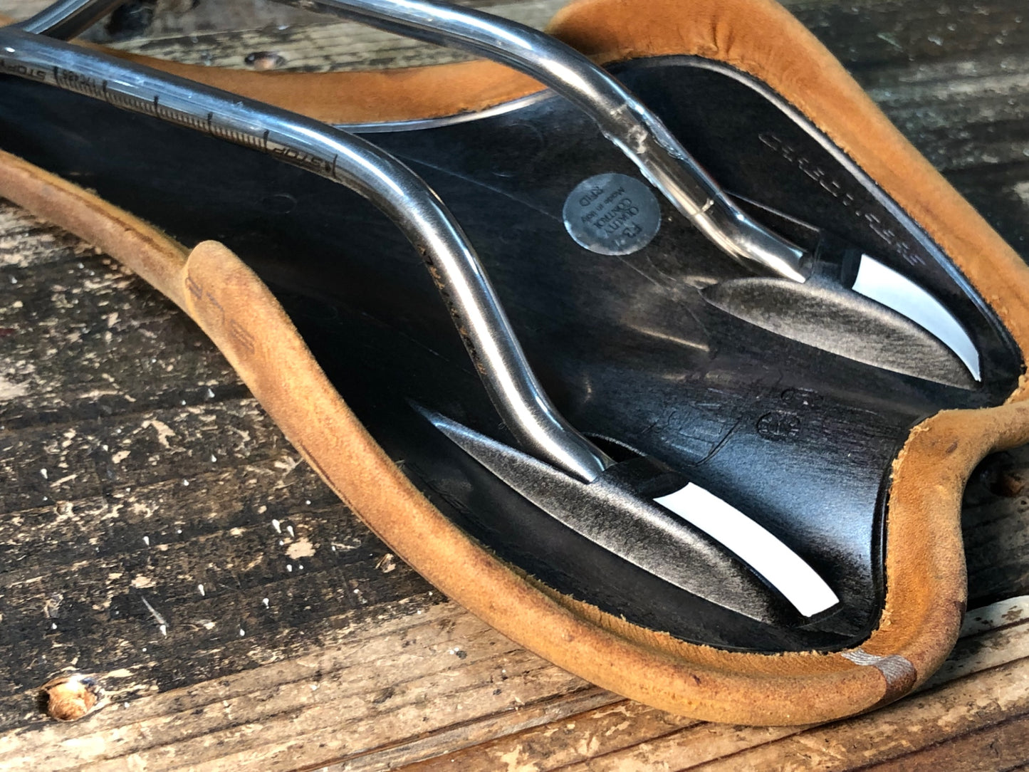 IW184 セライタリア selle ITALIA ヌバック SLR NUBUK S1 レザー サドル 茶 Ti316レール