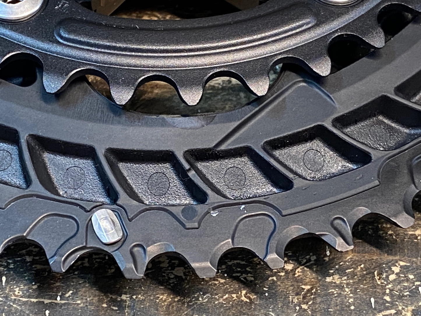 IV299 シマノ SHIMANO 105 FC-R7100 クランクセット 50/34T 165mm