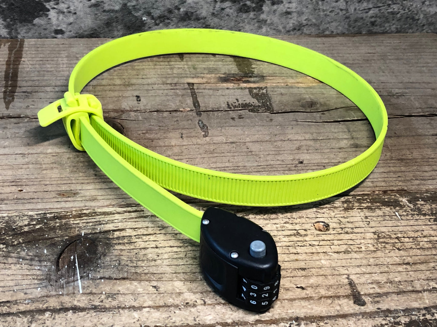 IX296 オットーロック OTTOLOCK 鍵 ロック 黄緑