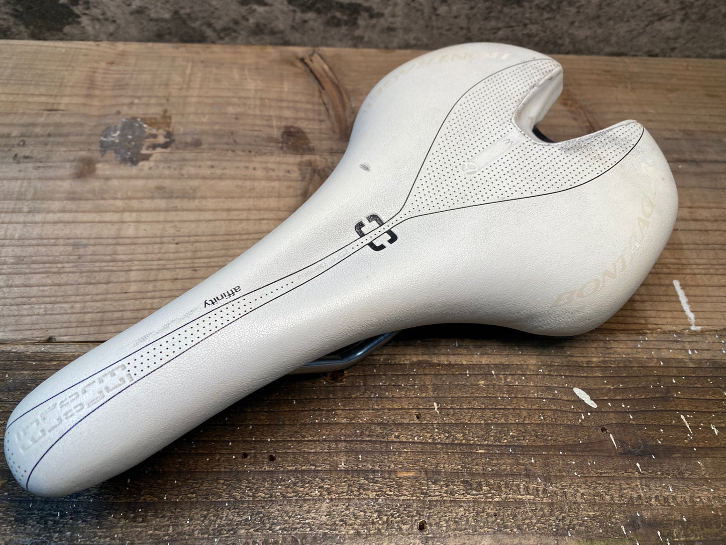 IO355 ボントレガー BONTRAGER affinity サドル 白