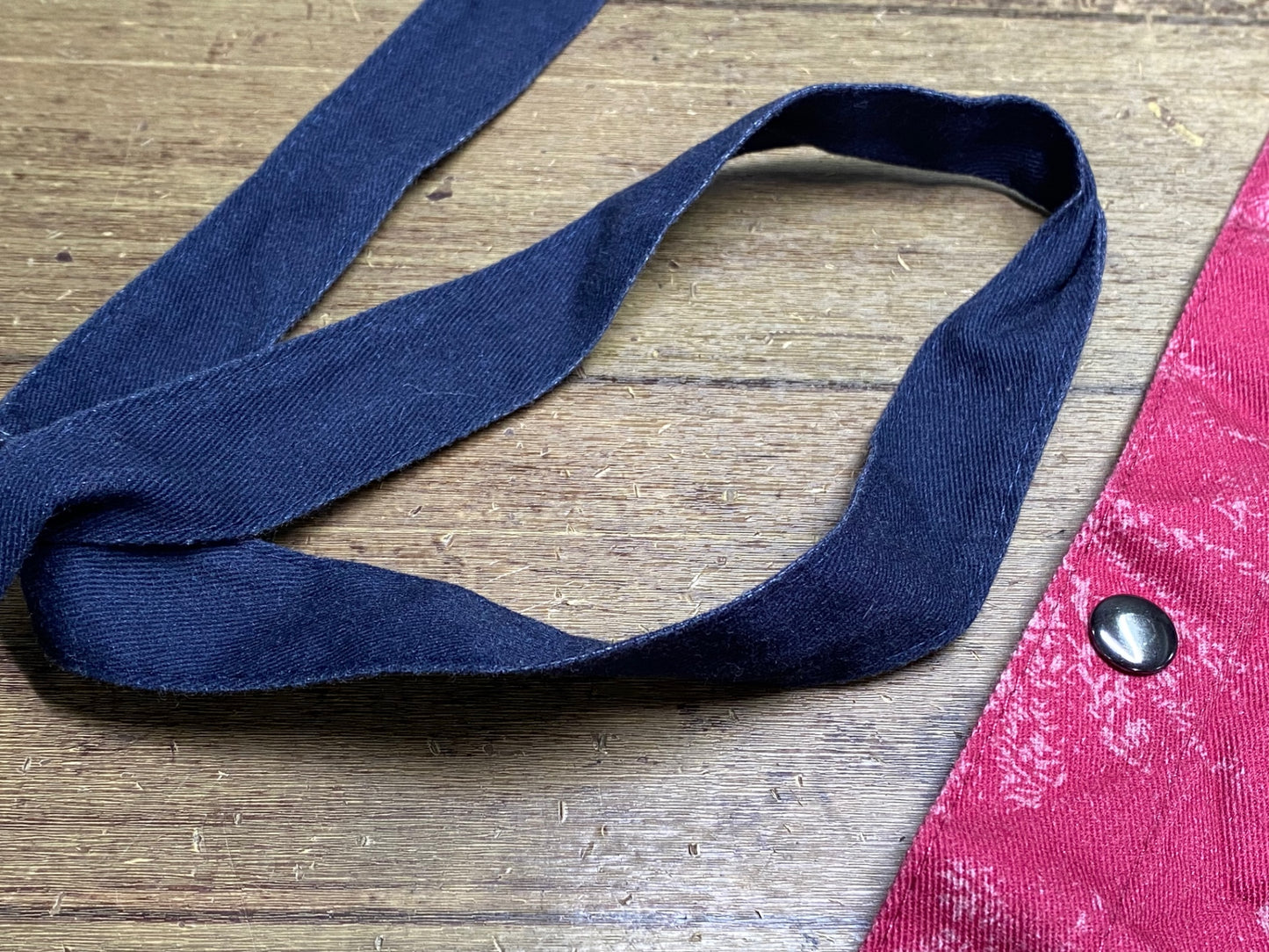 IY264 ラファ Rapha サコッシュ 紫