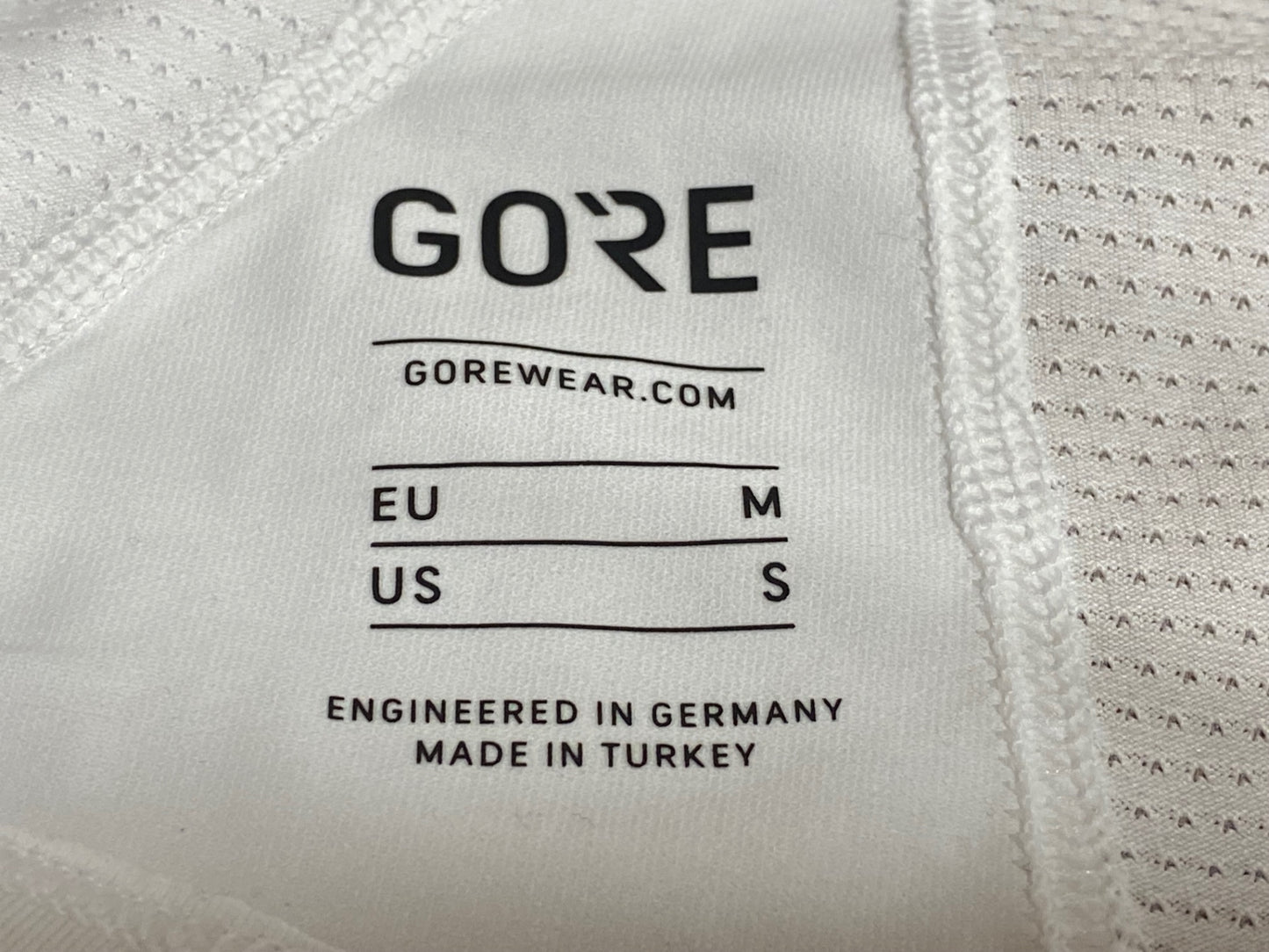 IV090 ゴア GORE ミドルレイヤー 白 EU M 防風 GORE WINDSTOPPER