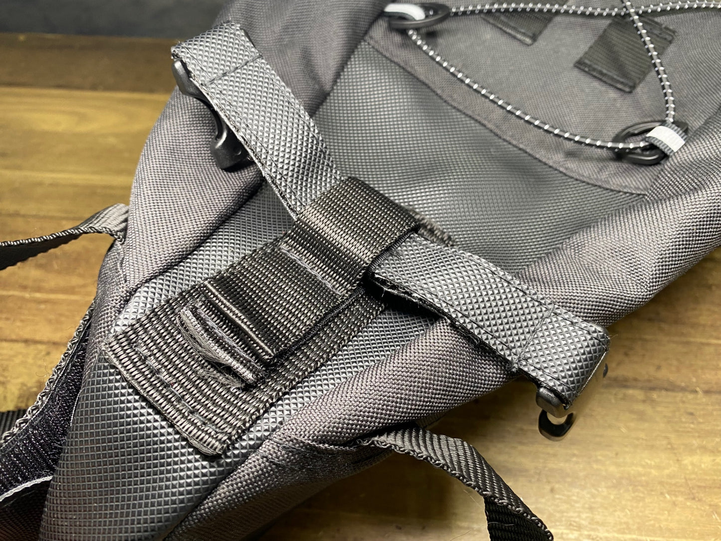 IZ224 R250 サドルバッグ グレー 黒