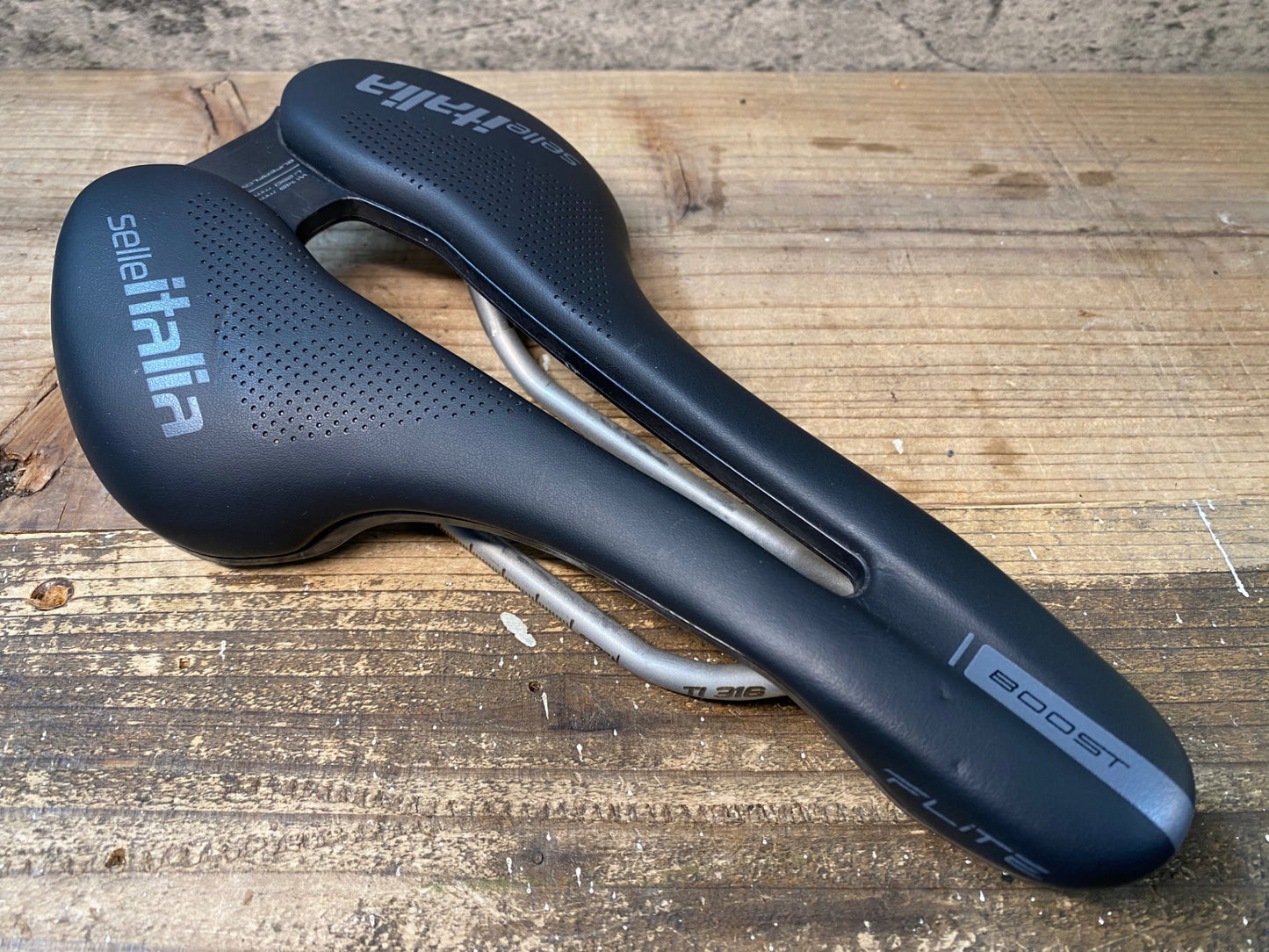 IS835 セライタリア SELLE ITALIA フライト Flite サドル 145 Ti316レール