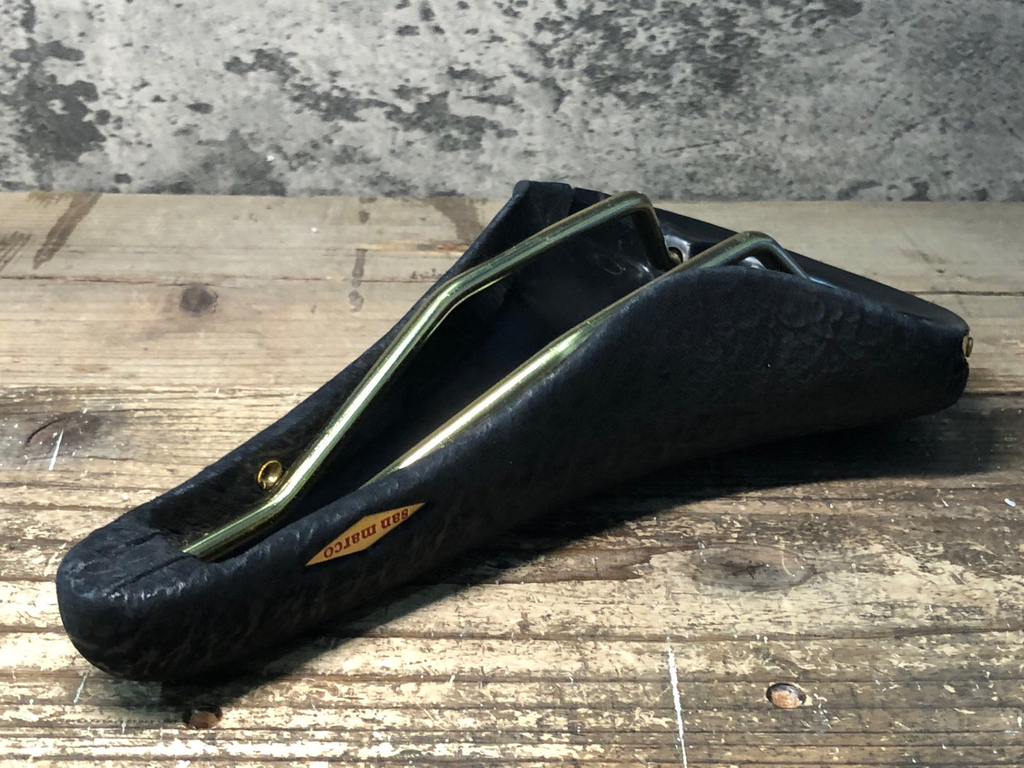 IY861 サンマルコsan marco ロルス Rolls サドル 黒