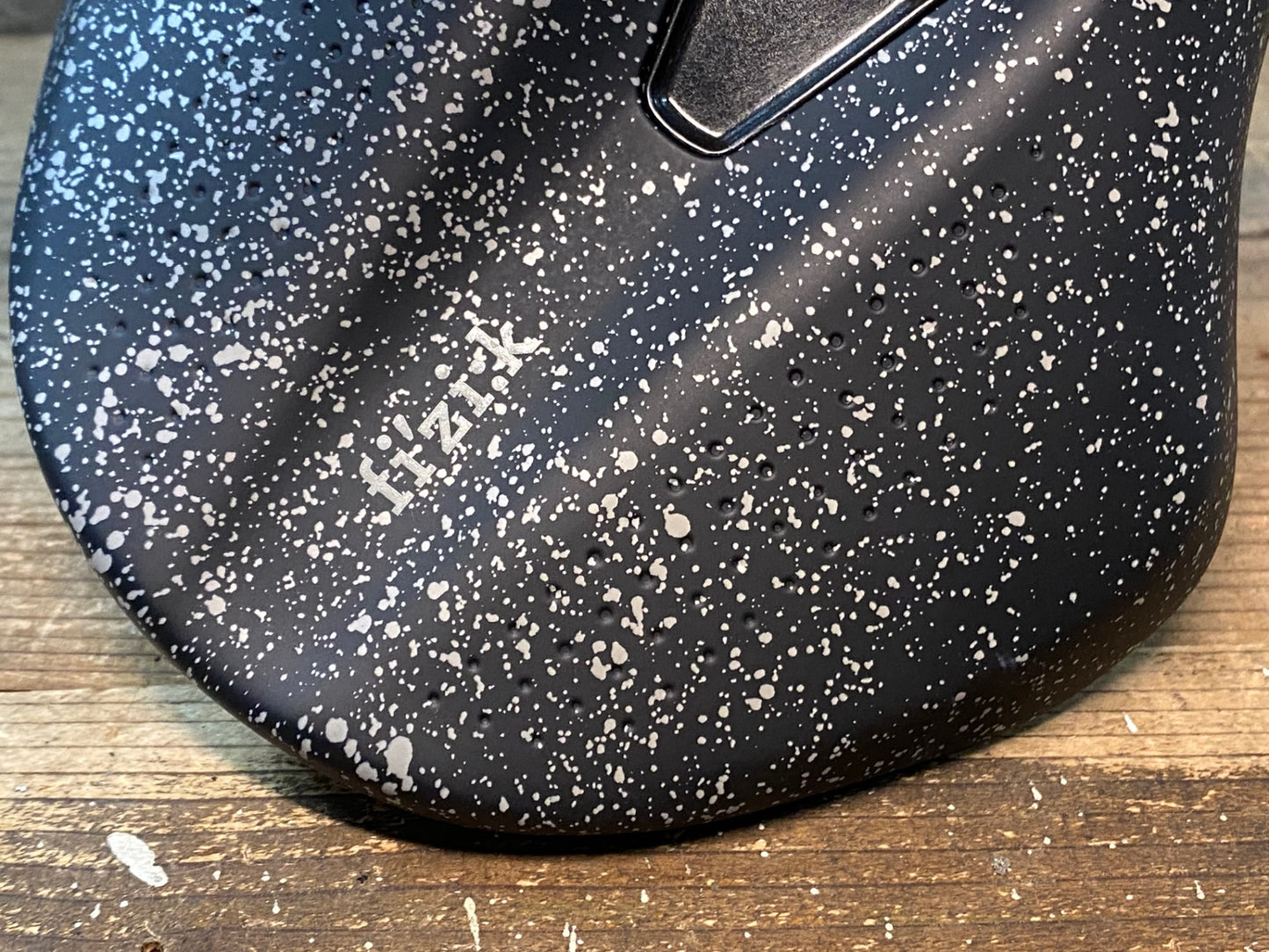 IX399 フィジーク fizik テンポ アルゴ TEMPO ARGO R3 サドル kiumレール 160mm LES CLASSIQUES