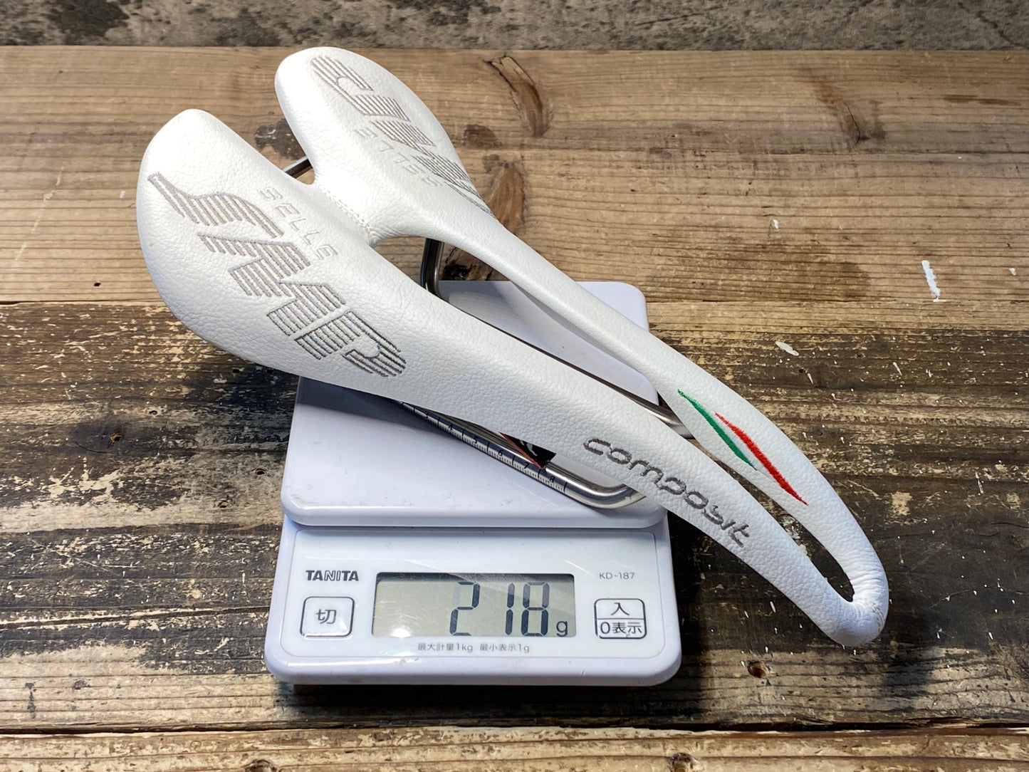 IY385 SELLE SMP コンンポジット COMPOSIT サドル aisi 304 tubeレール 白