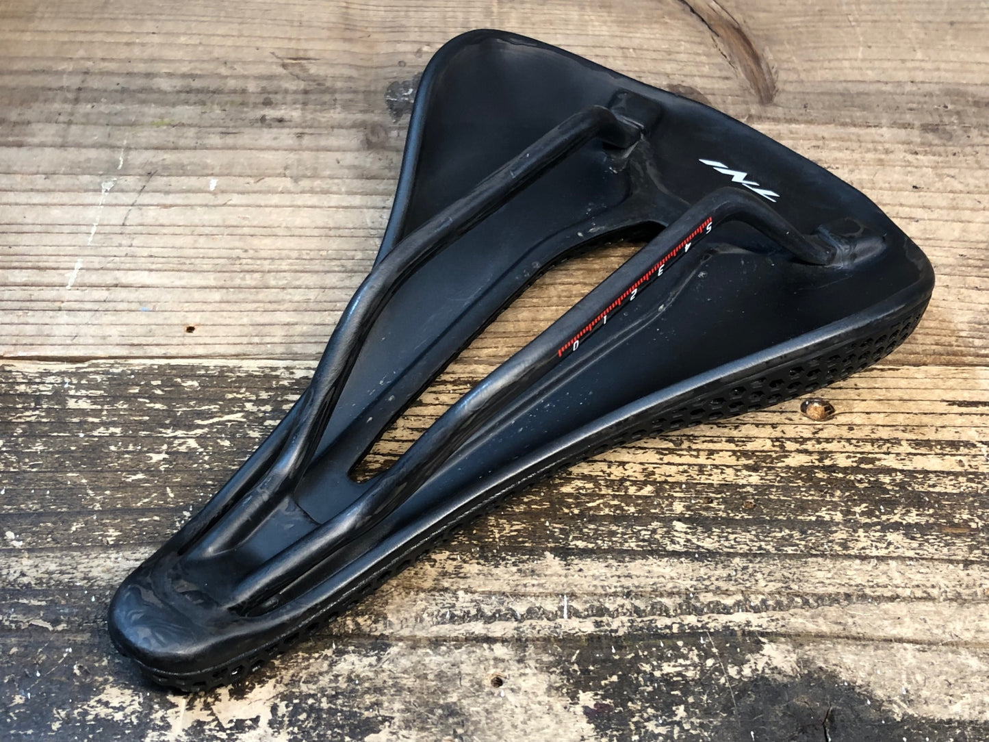 JC139 TNI ライトフライ LiteFly 3D サドル 黒 カーボンレール