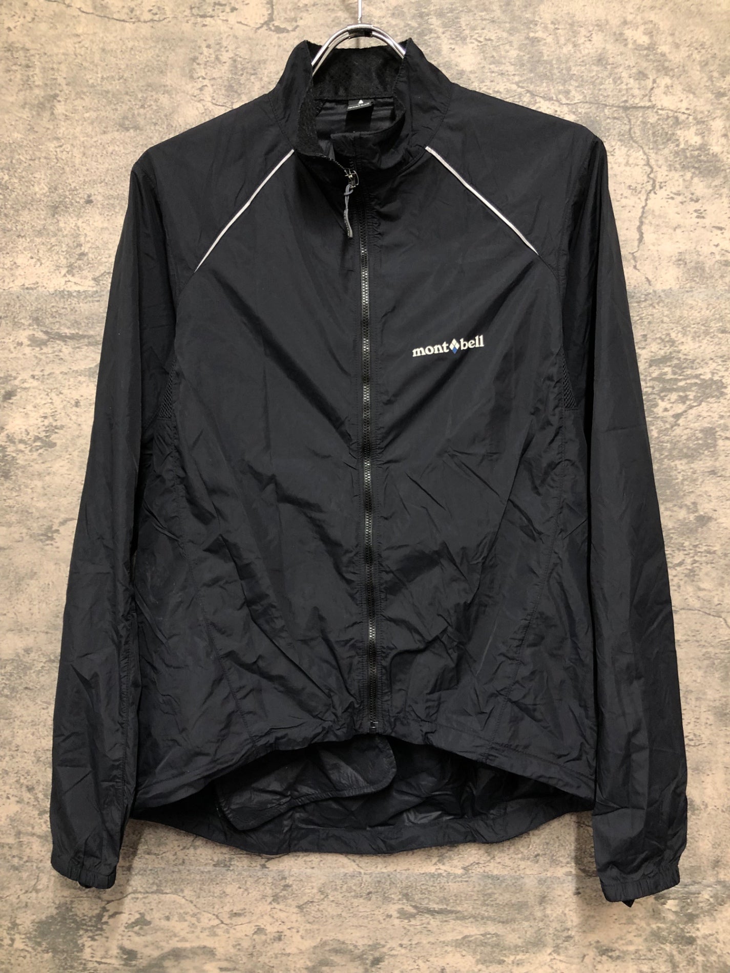 IZ923 モンベル mont-bell 長袖 ウィンドブレーカー 黒 L