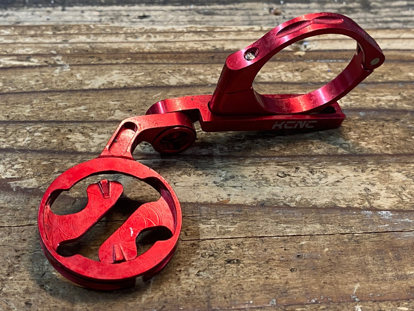 IS394 KCNC サイコンマウント 赤 GARMIN用 Φ31.8