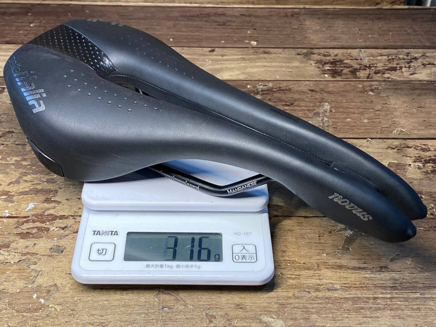 IC547 セライタリア selle italia ノヴァス novus SUPERFLOW サドル 黒 SMALL 134mm MANGANESEレール