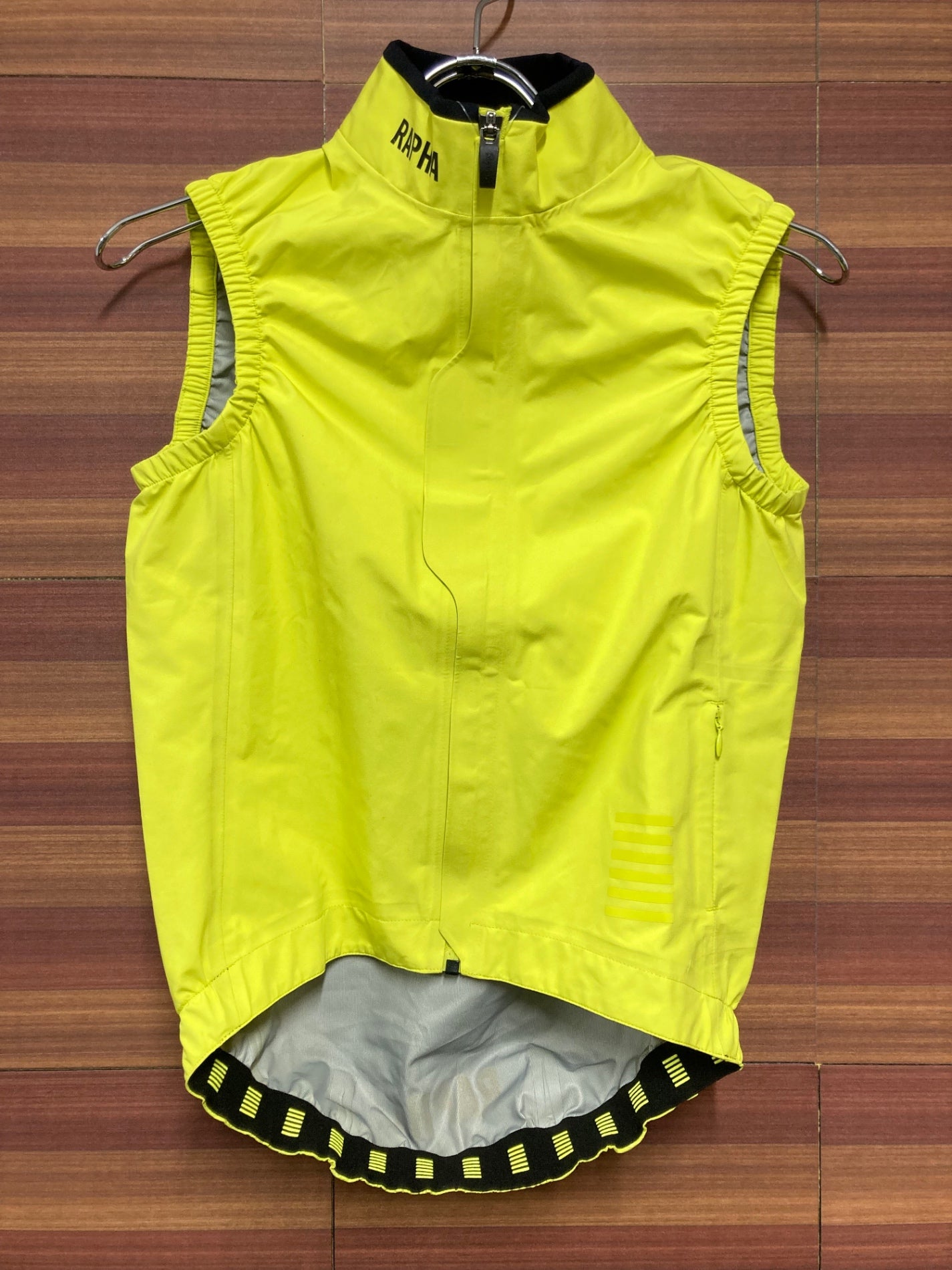 IK940 ラファ Rapha PRO TEAM RAIN GILET サイクルベスト ジレ 黄 XS ※内側に染み