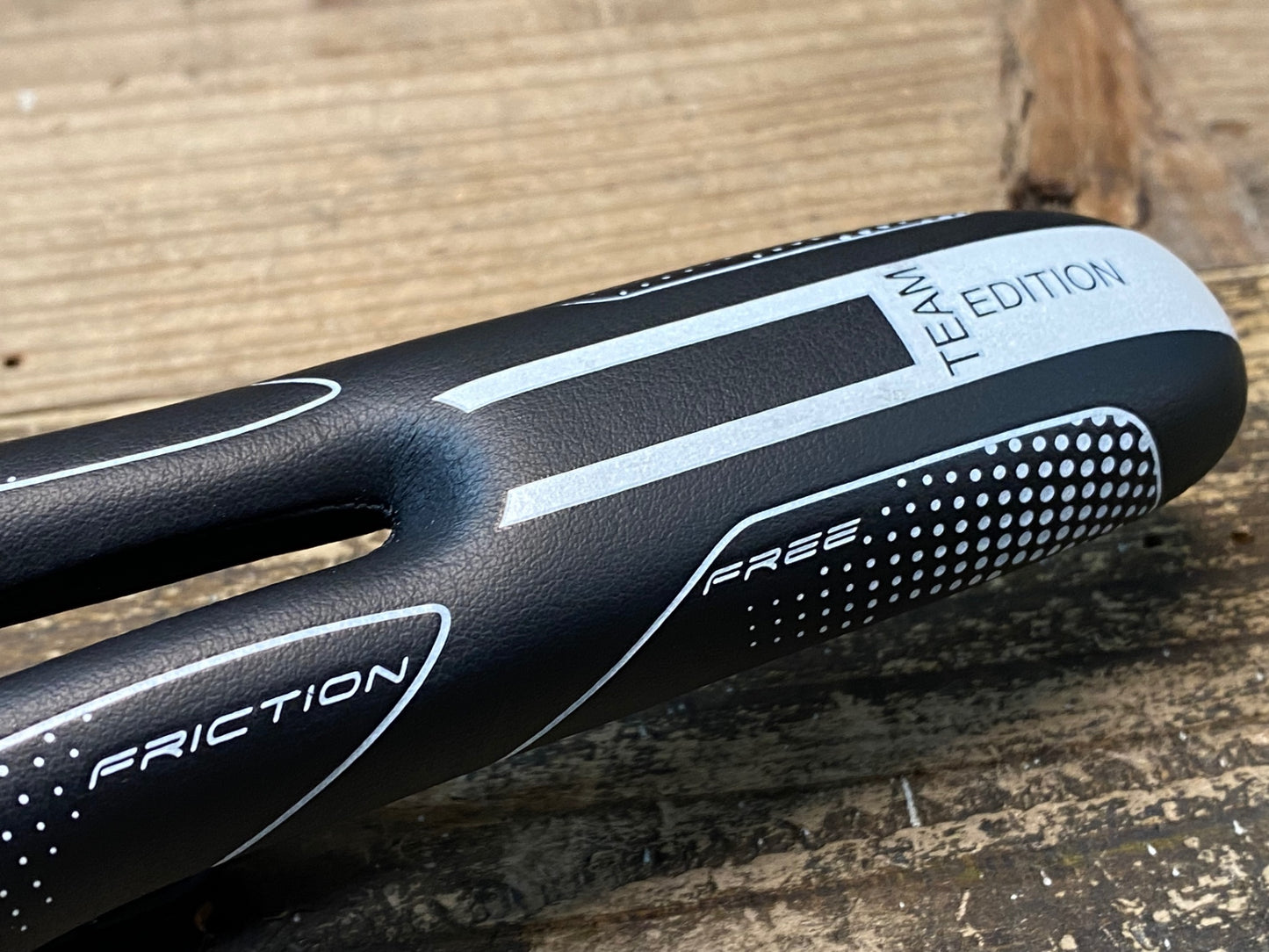 IO982 セライタリア SELLA ITALIA SLR モノリンク Monolink サドル CARB X-40 カーボンレール