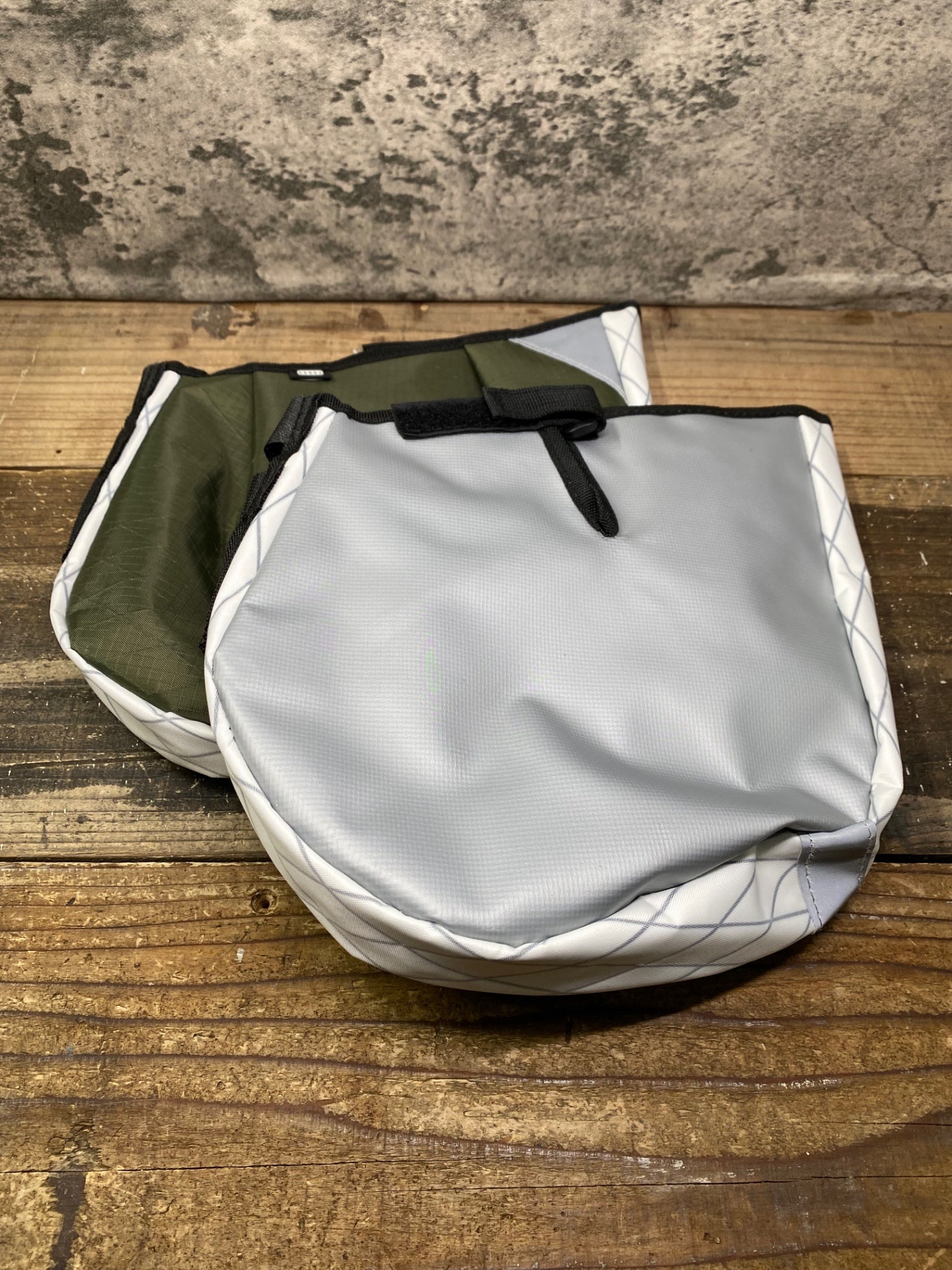 IS909 R250 ハンドルカバー 緑 白  防寒