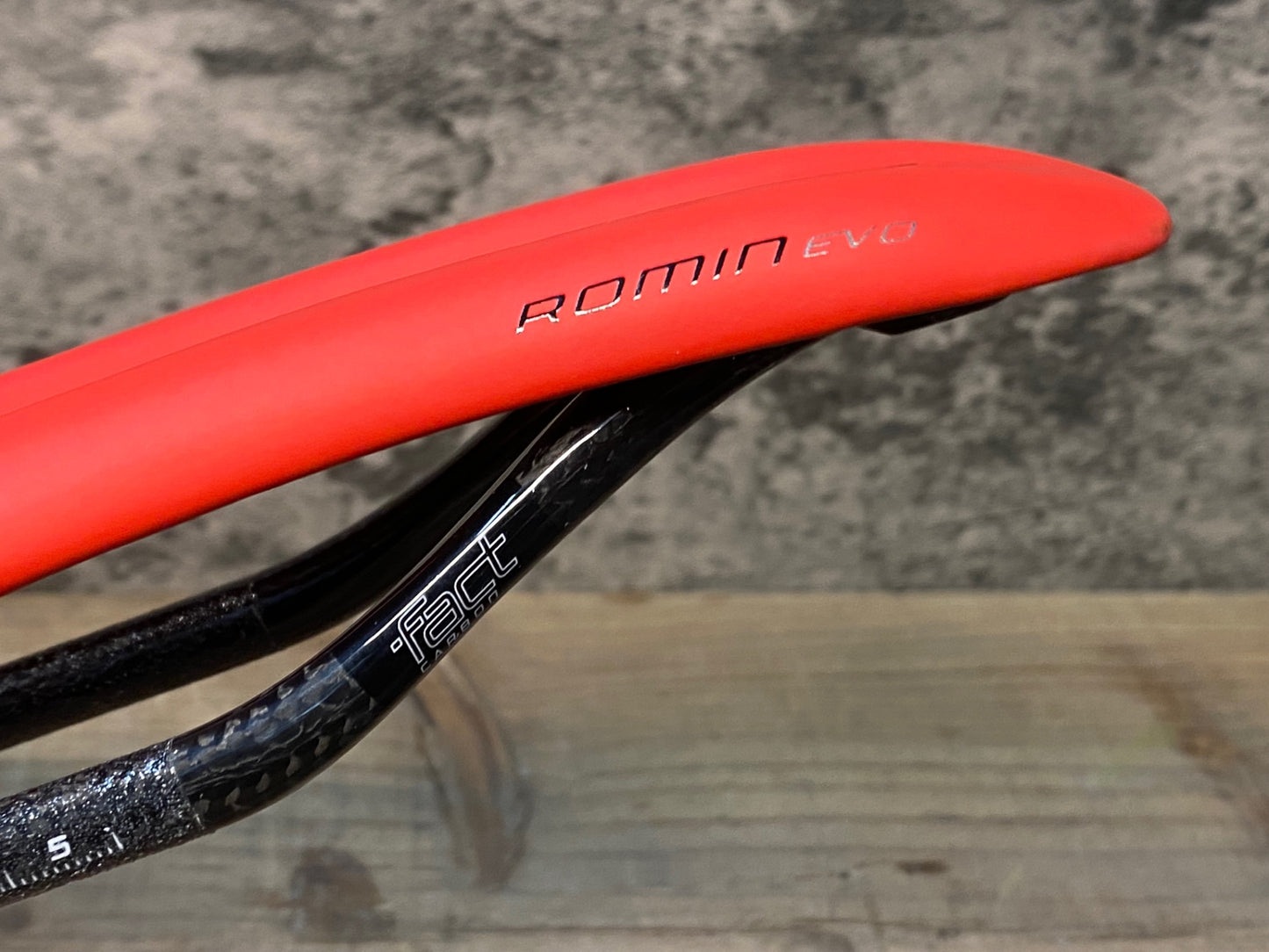 IP416 スペシャライズド SPECIALIZED S-WORKS Romin Evo サドル 赤 155mm カーボンレール