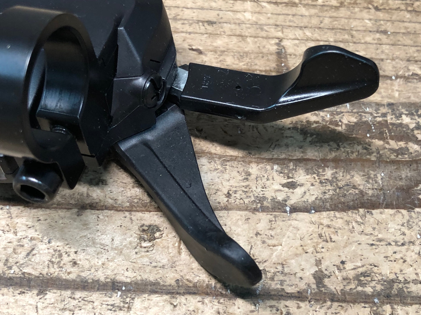 JA575 シマノ SHIMANO キューズ CUES SL-U4000 シフトレバー 9S Φ22.2