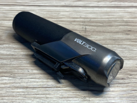 JA811 キャットアイ CAT EYE VOLT300 フロントライト 黒 グレー 点灯確認済み