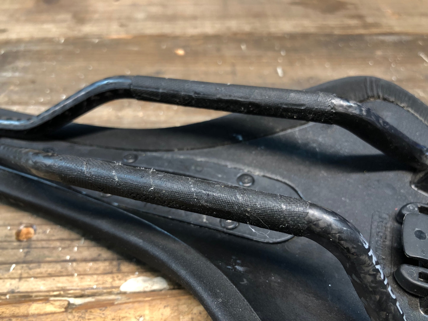 IN481 フィジーク fizik アンタレス ANTARES R1 OPEN CARBON BRAIDED サドル 140mm