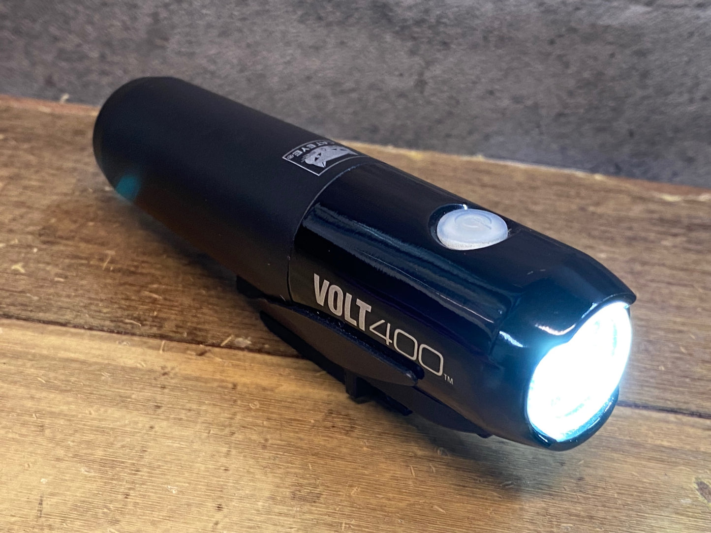 IU569 キャットアイ CATEYE VOLT400 フロントライト 点灯確認済