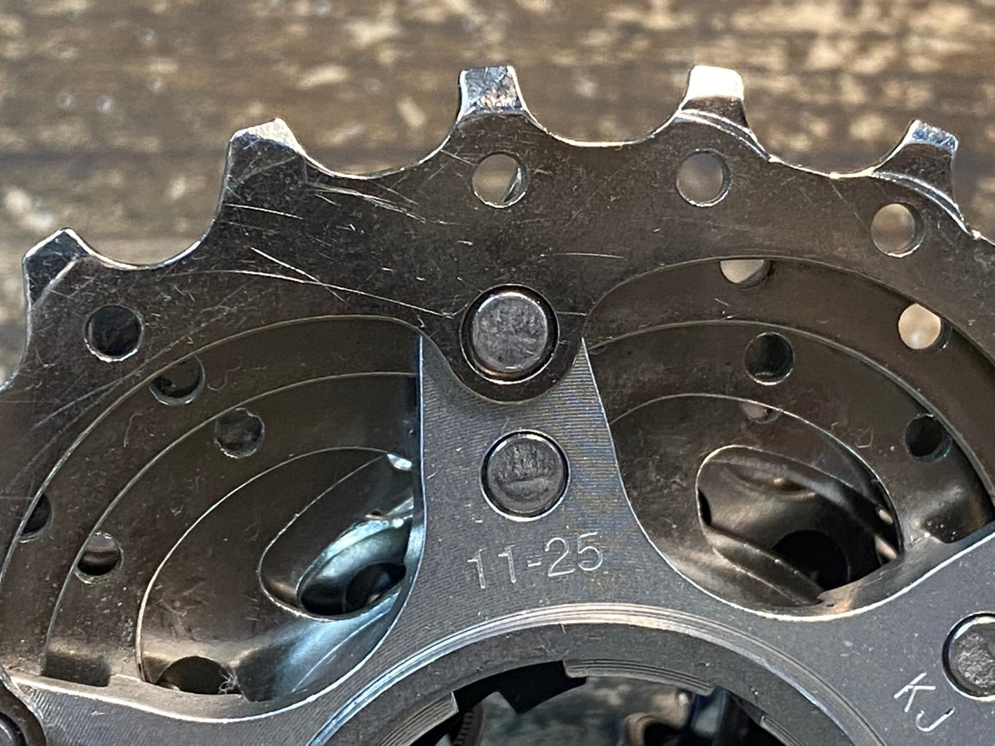 IP719 シマノ SHIMANO 105 CS-5700 スプロケット 10S 11-25T