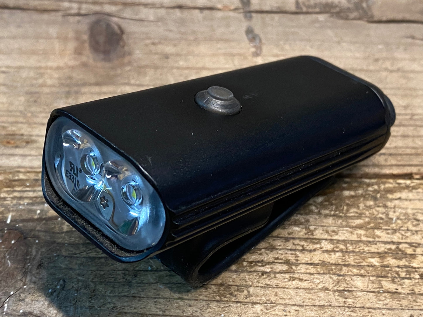 IY053 レザイン LEZYNE ライトドライブ LITE DRIVE 1000XL フロントライト 点灯確認済