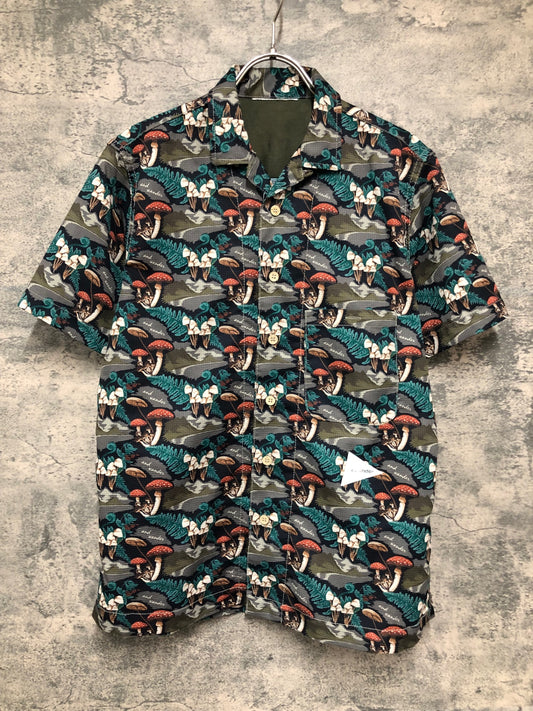 IY018 アンドワンダー and wander 半袖 ドライ アロハシャツ グレー 緑 総柄 S-M相当