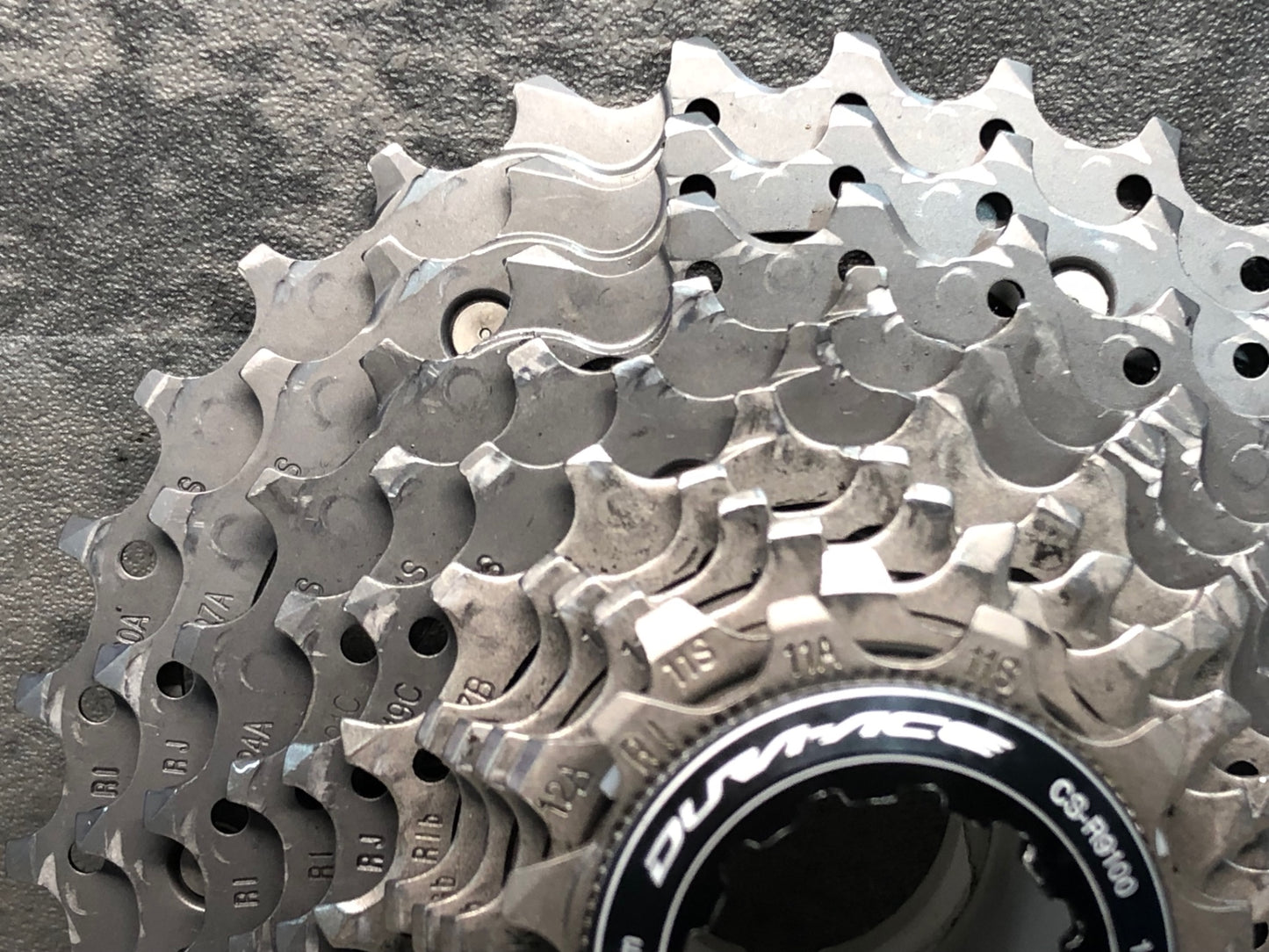 IU187 シマノ SHIMANO デュラエース DURA-ACE CS-R9100 スプロケット 11-30T 11S