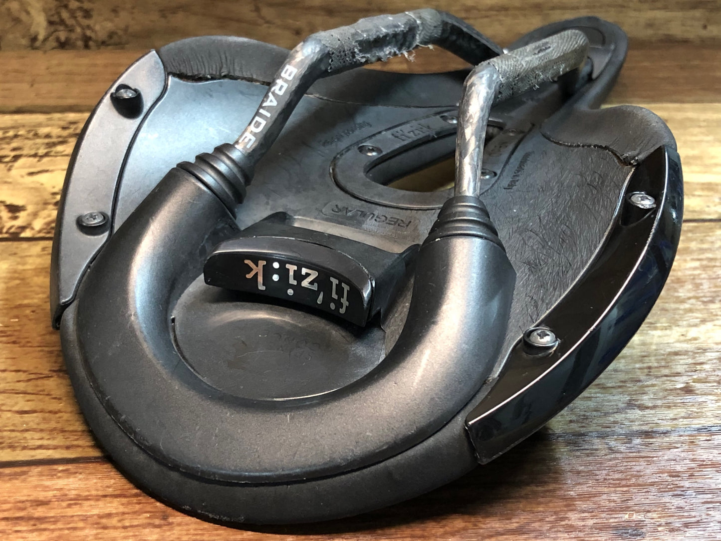 IM595 フィジーク FIZIK アリアンテ ALIANTE R1 サドル カーボンレール REGULAR 黒