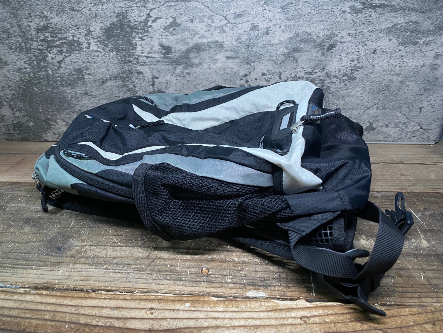IR695 ドイター deuter race リュック バックパック 黒