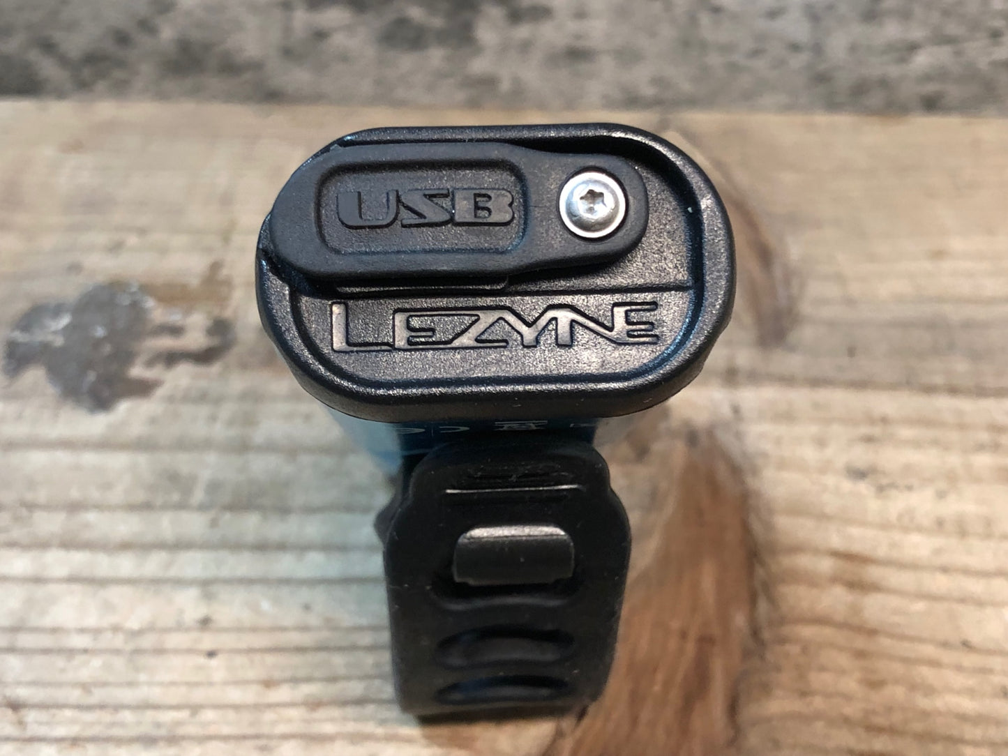 IX617 レザイン LEZYNE ライトドライブ LITE DRIVE 1000XL フロントライト