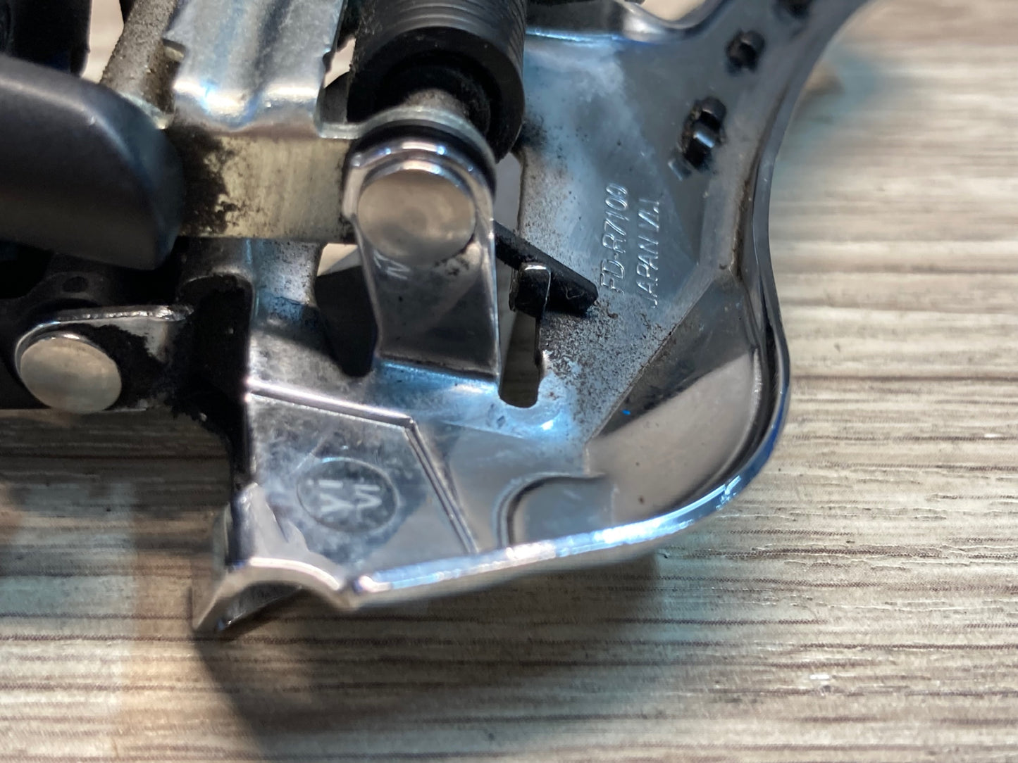 IX321 シマノ SHIMANO 105 FD-R7100 フロントディレイラー 直付