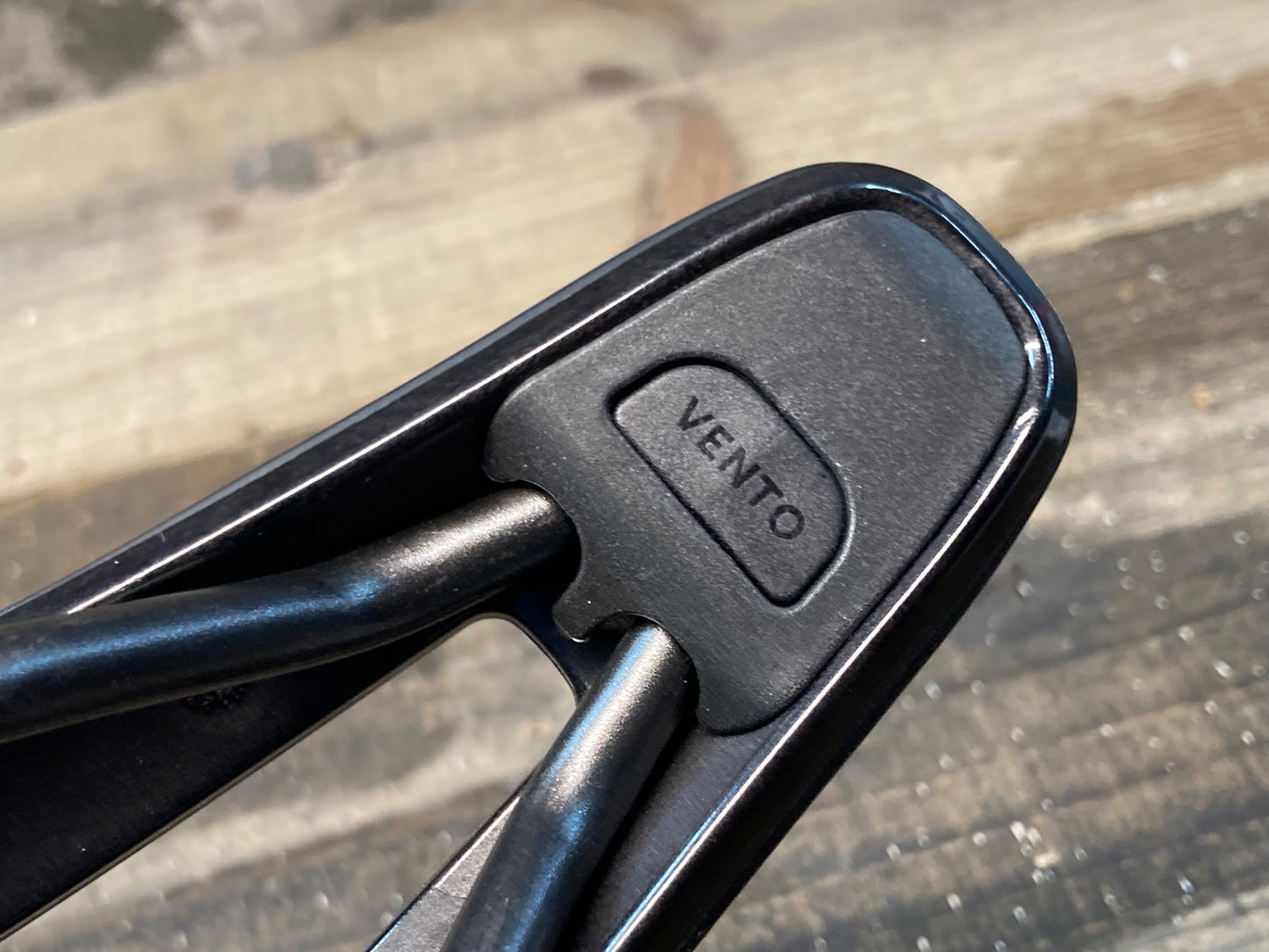 IP277 フィジーク fizik VENTO ARGO サドル 黒 140mm kiumレール