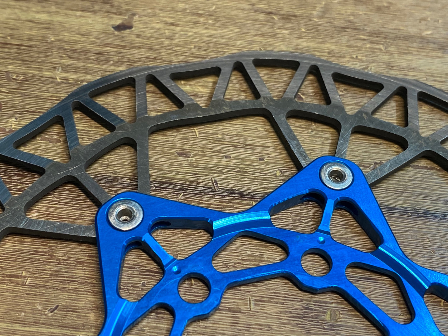 IT100 KCNC ディスク ブレーキローター 140Φ 6H ブルー センターロックアダプター付き