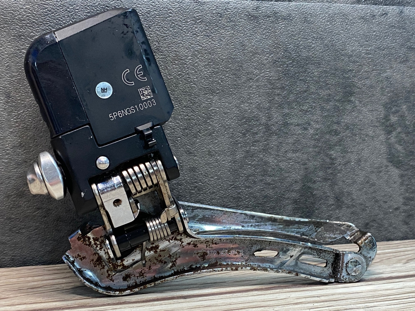 IN129 シマノ SHIMANO アルテグラ ULTGRA FD-6870 DI2 電動 2S フロントディレイラー