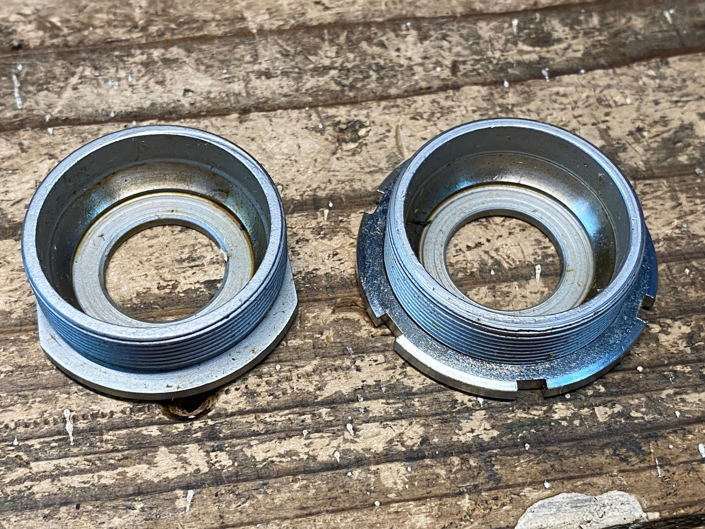 IO813 カンパニョーロ CAMPAGNOLO RECORD ボトムブラケット ITA 124mm