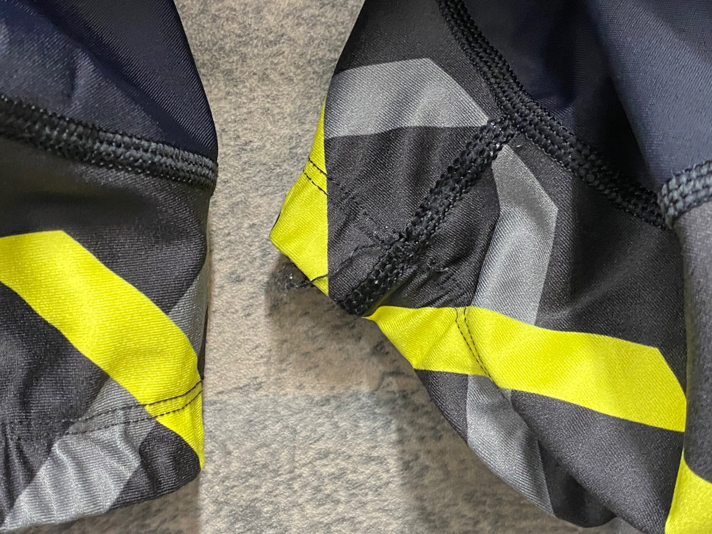 IY545 ウェイブワン WAVEONE ビブショーツ 黒黄 S