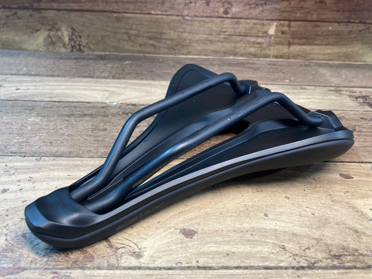 II919 スペシャライズド SPECIALIZED POWER EXPERT MIRROR サドル 黒 HOLLOW Ti レール 143mm