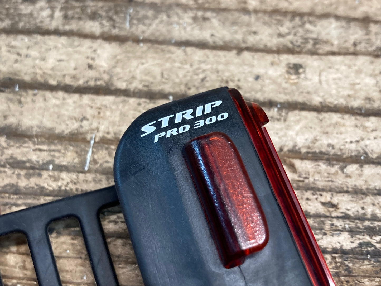 IA955 レザイン LEZYNE ストリップ STRIP DRIVE 300 PRO リアライト 動作確認済み