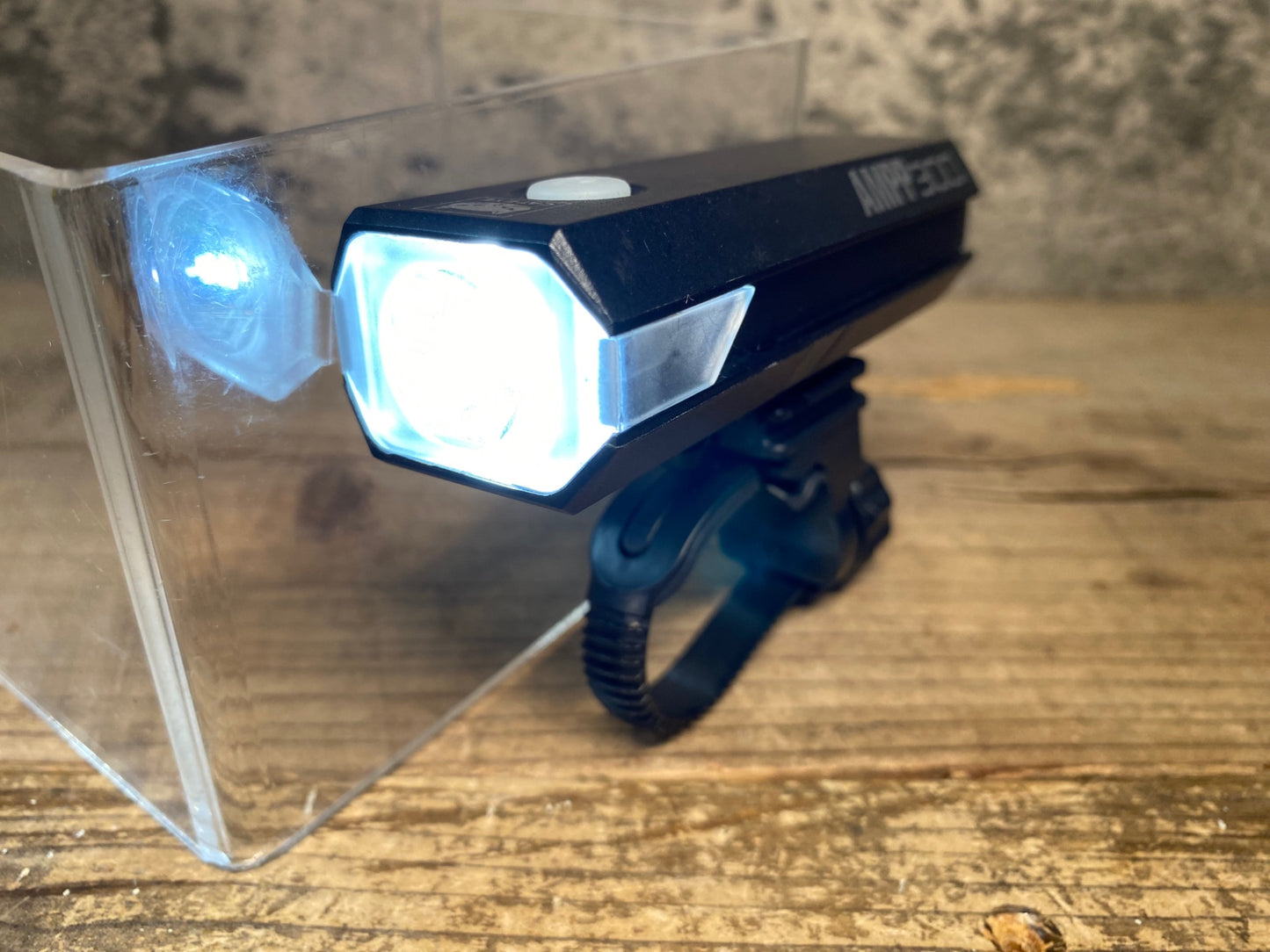 IV426 キャットアイ CAT-EYE AMPP 300 フロントライト 点灯確認済み