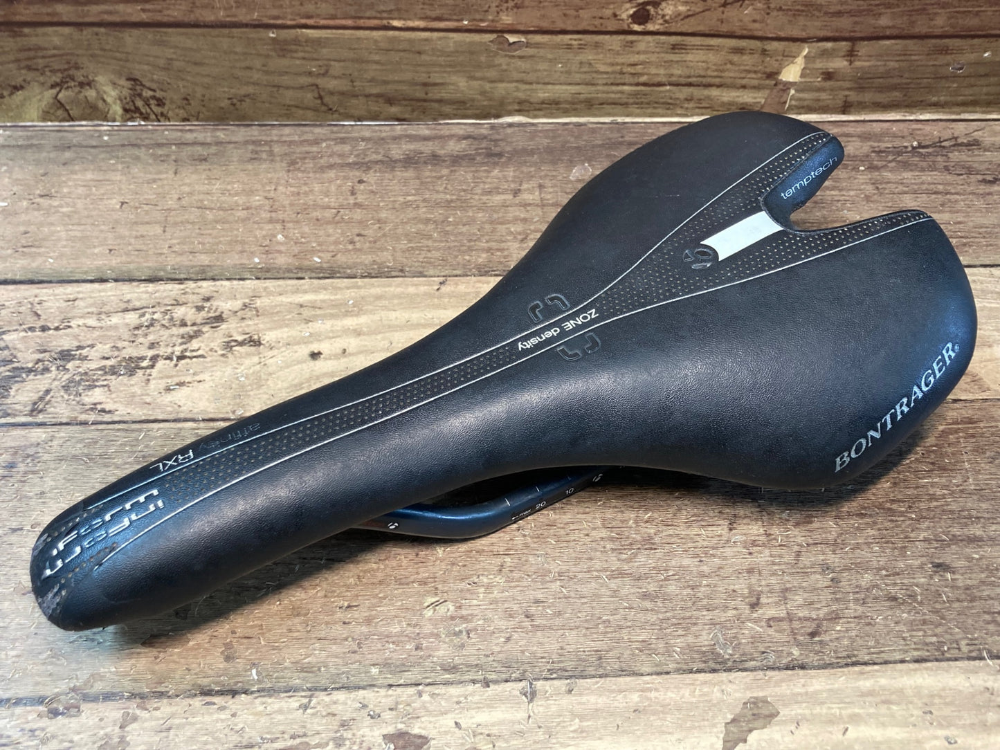 IJ886 ボントレガーBONTRAGER affinity RXL サドル 黒 RXL CARBONレール