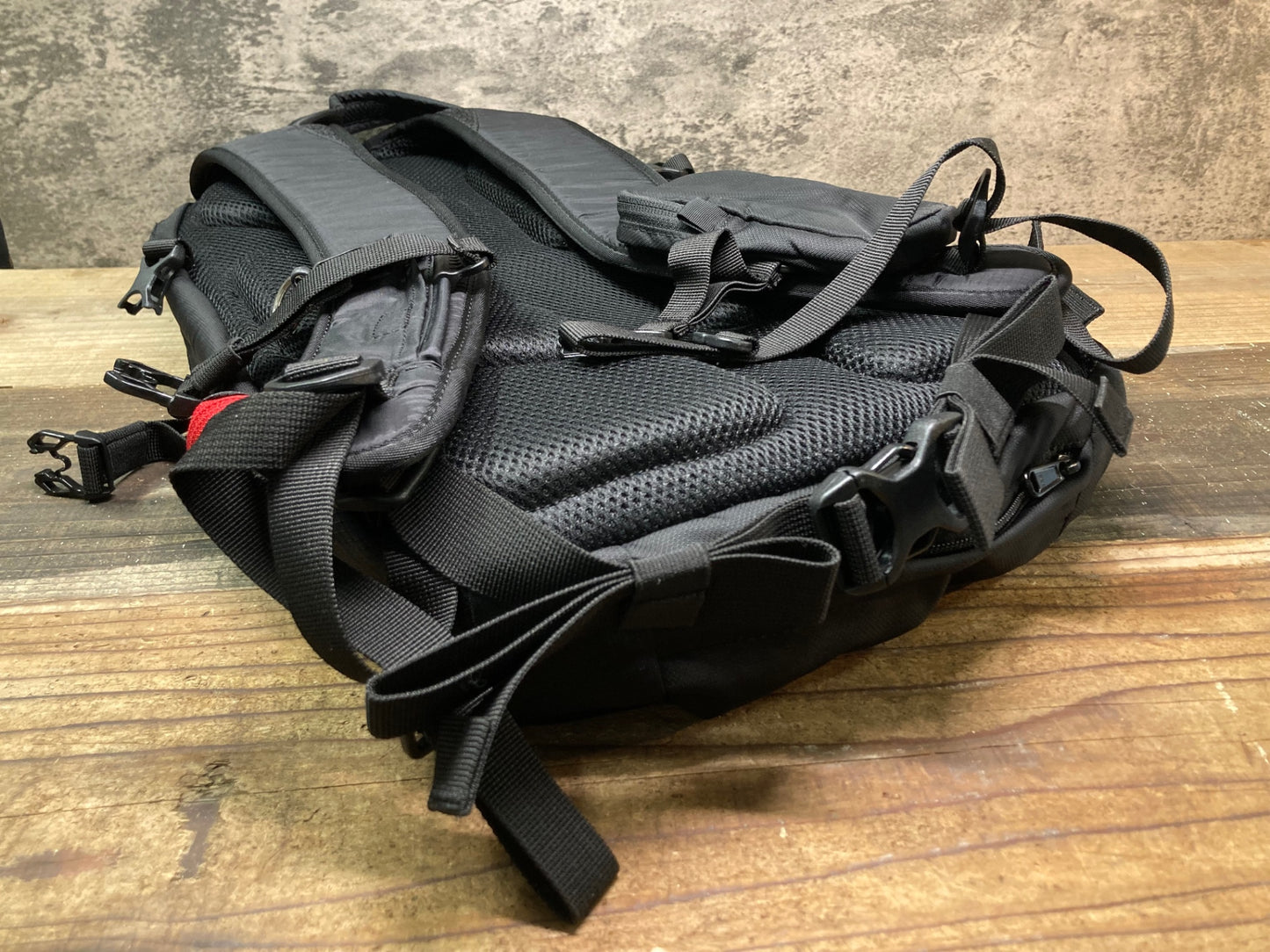 IN588 シマノ SHIMANO T30 サイクリングバッグ バックパック 16L 黒 ※防水カバー付属